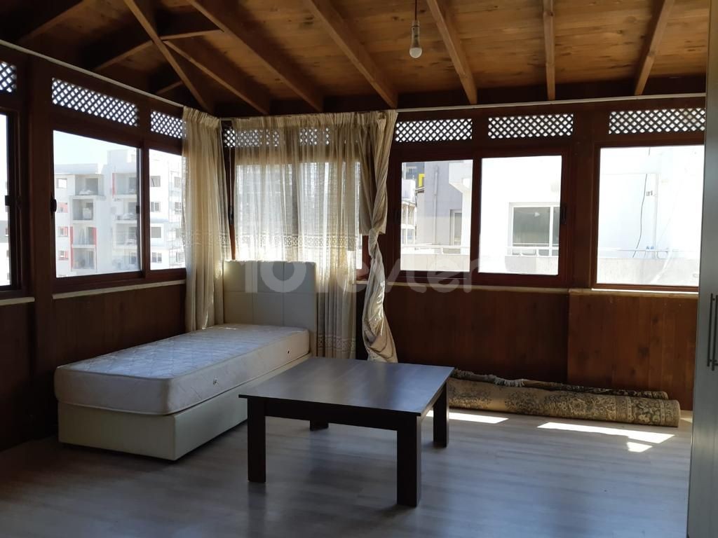 GAZİMAĞUSA MERKEZDE SATILIK 2+1 PENTHOUSE DAİRE