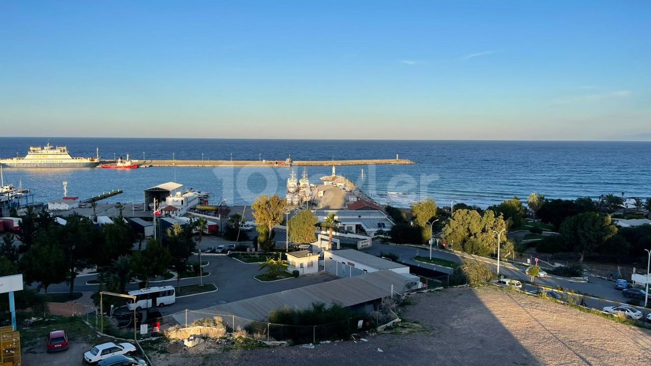 Im Zentrum von Kyrenia, gegenüber dem Lord Palace Hotel, 2+1 mit vollem Meerblick