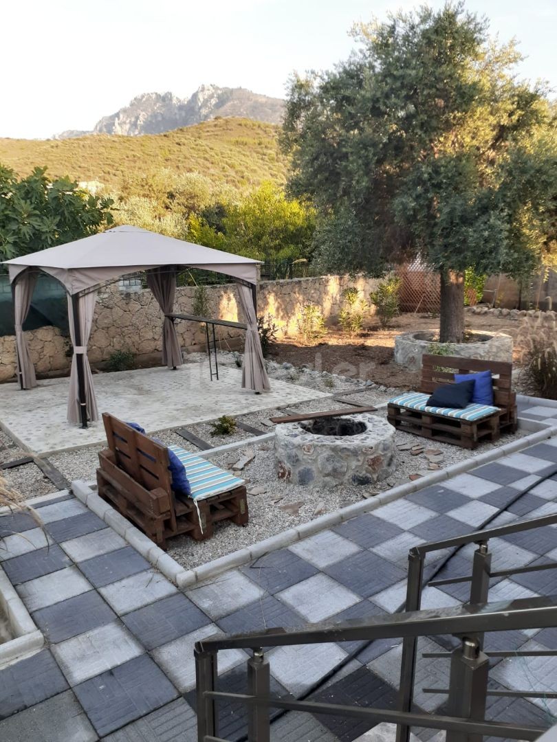 Komplett möblierte 2+1-Villa mit Meerblick, Pool und Garten in der Region Girne Yeşiltepe Ilgaz