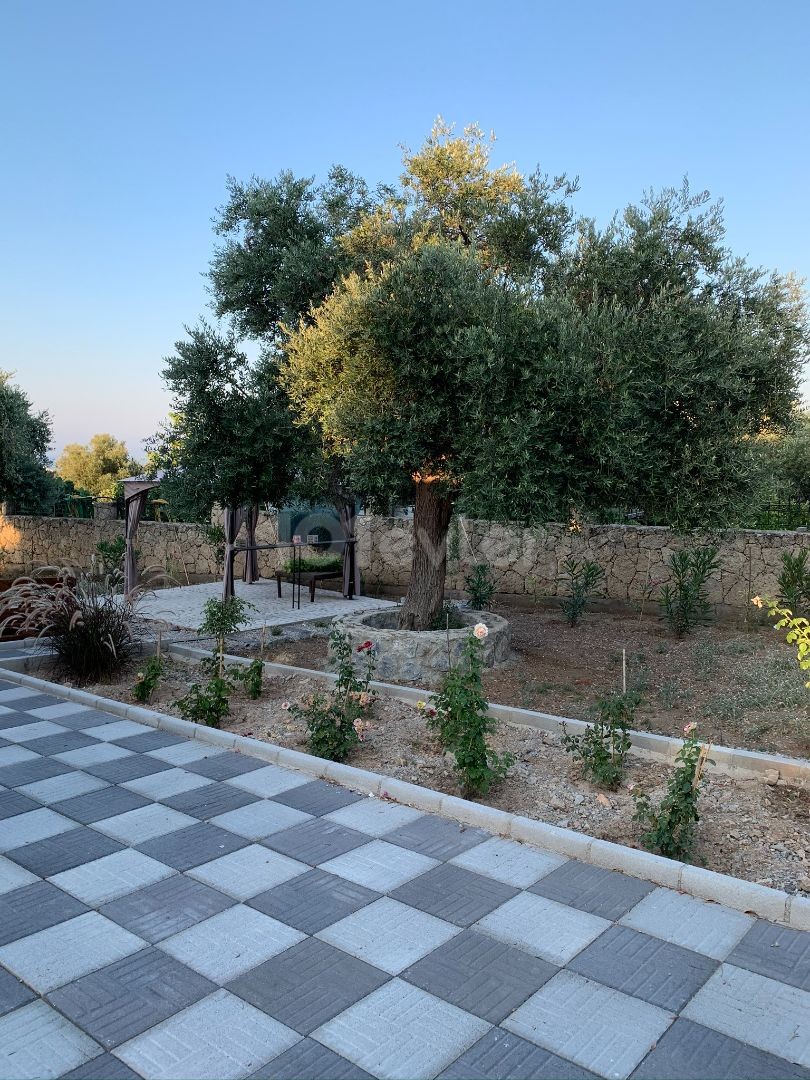 Komplett möblierte 2+1-Villa mit Meerblick, Pool und Garten in der Region Girne Yeşiltepe Ilgaz