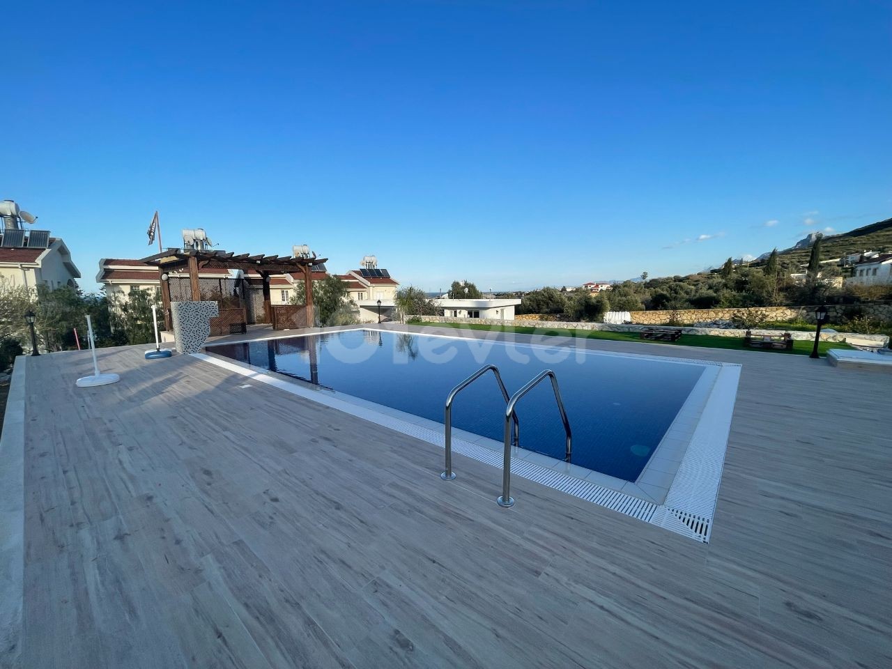 Komplett möblierte 2+1-Villa mit Meerblick, Pool und Garten in der Region Girne Yeşiltepe Ilgaz