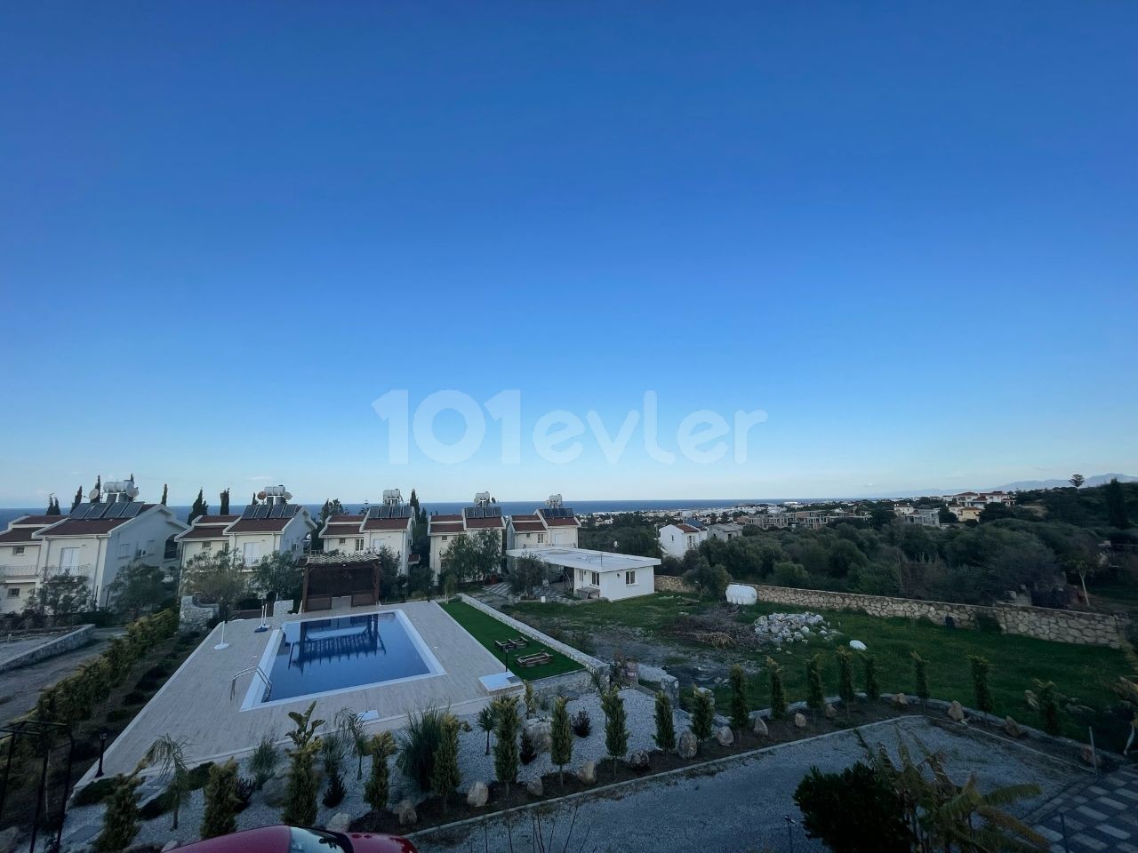 Komplett möblierte 2+1-Villa mit Meerblick, Pool und Garten in der Region Girne Yeşiltepe Ilgaz