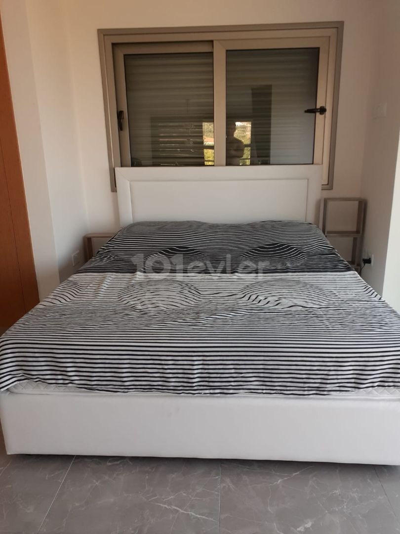 Girne Yeşiltepe Ilgaz Bölgesinde Deniz Manzaralı Havuzlu ve Bahçeli Müstakil Full Eşyalı 2+1 Villa