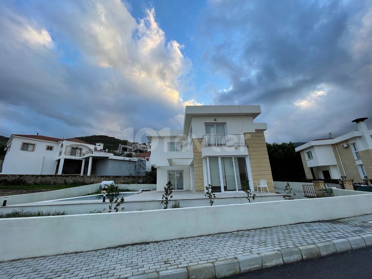 Komplett möblierte 3+1-Villa mit Meerblick, Pool und Garten in der Region Girne Yeşiltepe Ilgaz