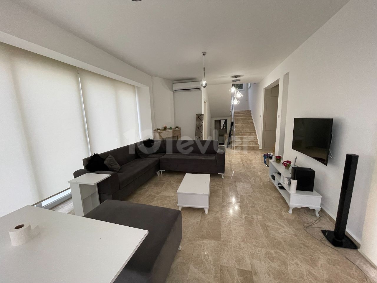 Girne Yeşiltepe Ilgaz Bölgesinde Deniz Manzaralı Havuzlu ve Bahçeli Müstakil Full Eşyalı 3+1 Villa