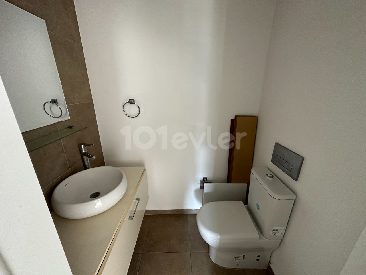 SEA VIEW 3+1 FULLY FURNISHED APARTMENT WITH SEA VIEW IN THE CENTER OF GİRNE OPPOSITE IS BANK