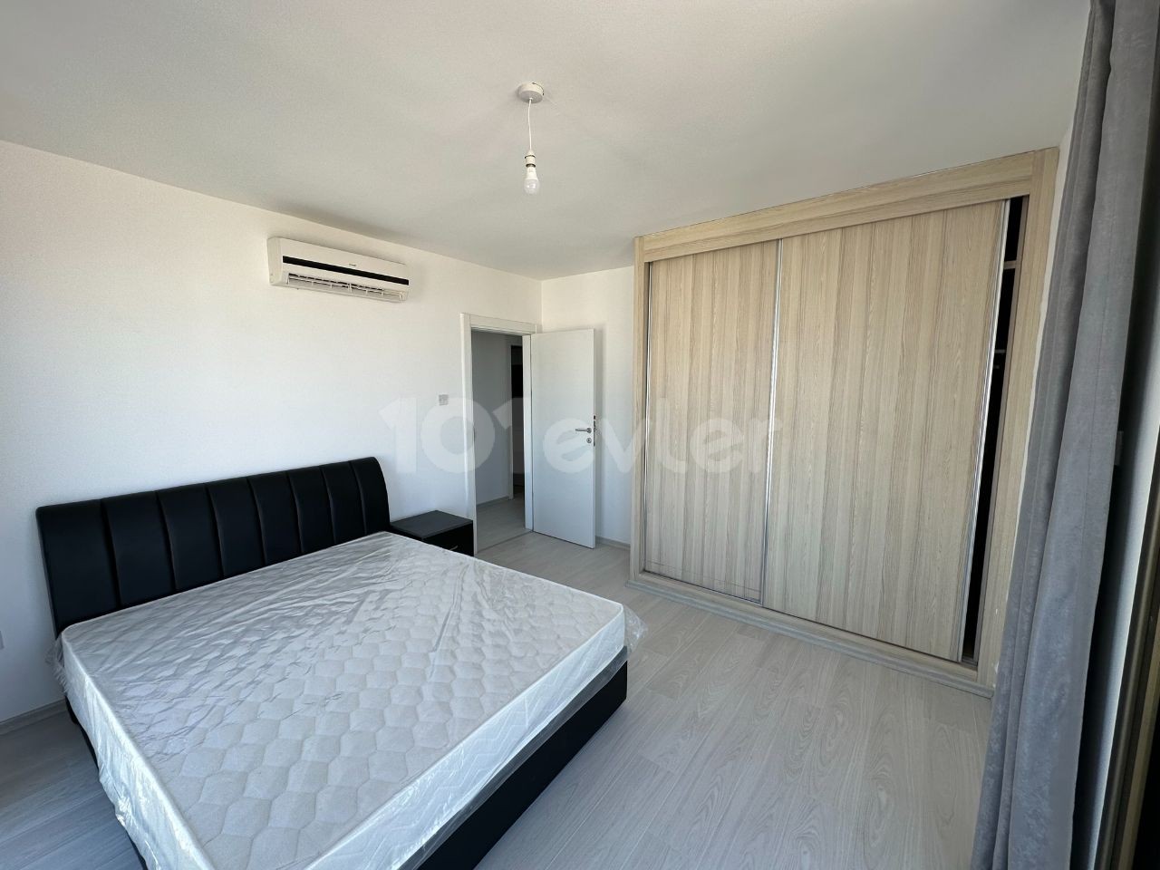 SEA VIEW 3+1 FULLY FURNISHED APARTMENT WITH SEA VIEW IN THE CENTER OF GİRNE OPPOSITE IS BANK