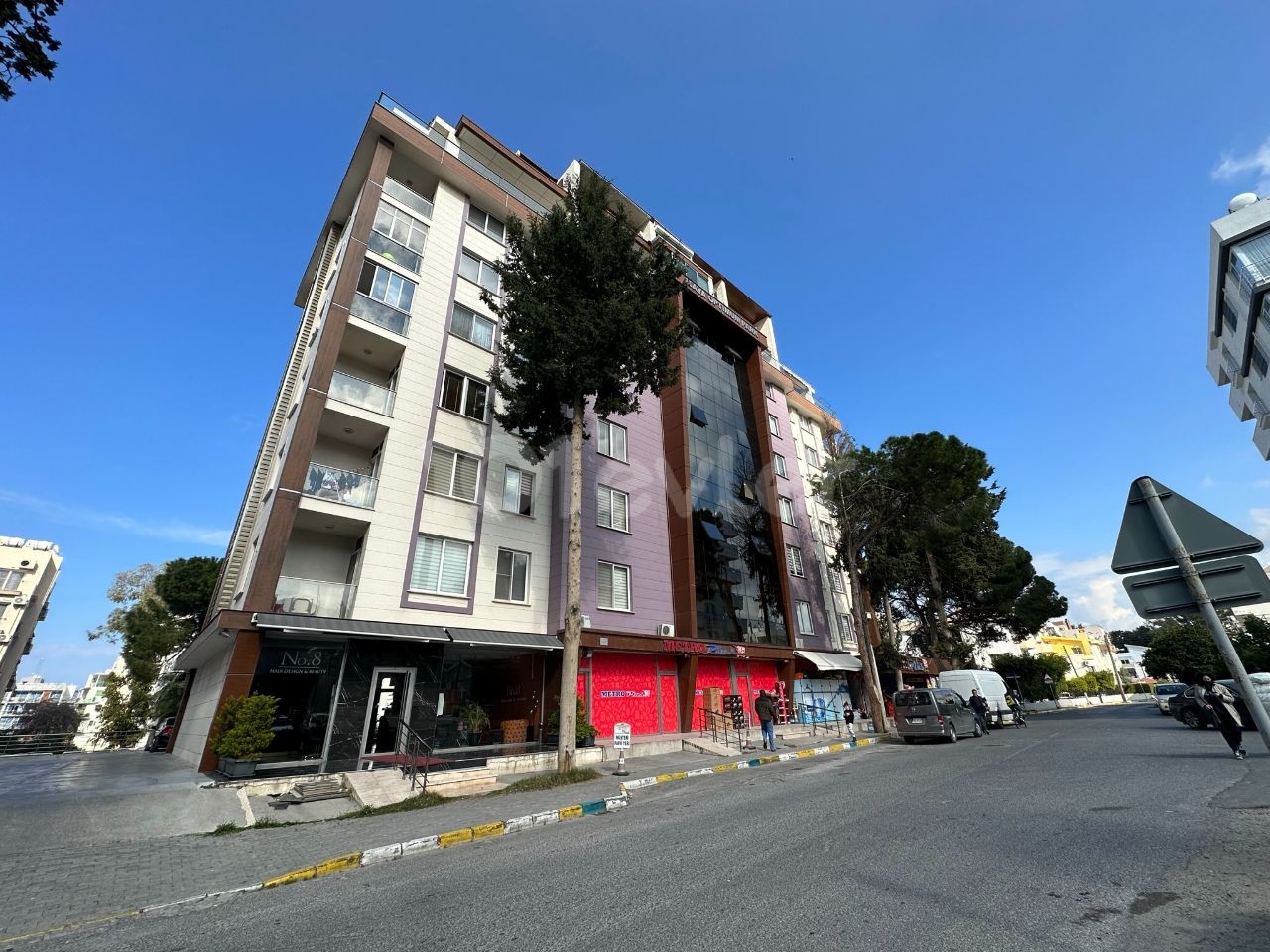 KIBRIS GİRNE MERKEZDE SAVOY OTEL YAKINI EN SUİT 2+1 SATILIK DAİRE