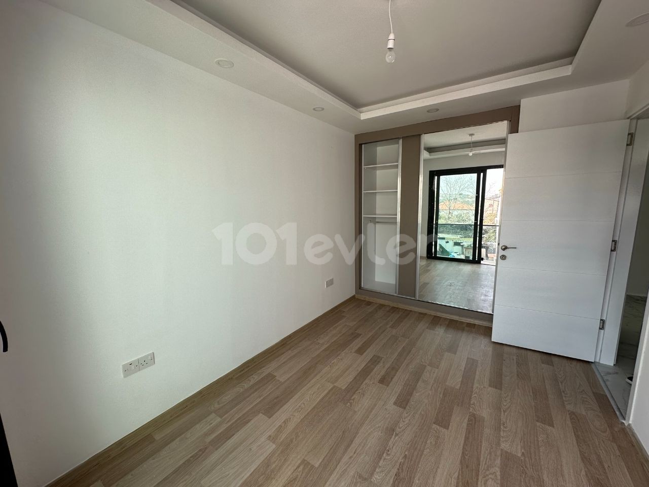 KIBRIS GİRNE ALSANCAK'TA ORTAK YÜZME HAVUZLU SATILIK 2+1 LÜKS DAİRE