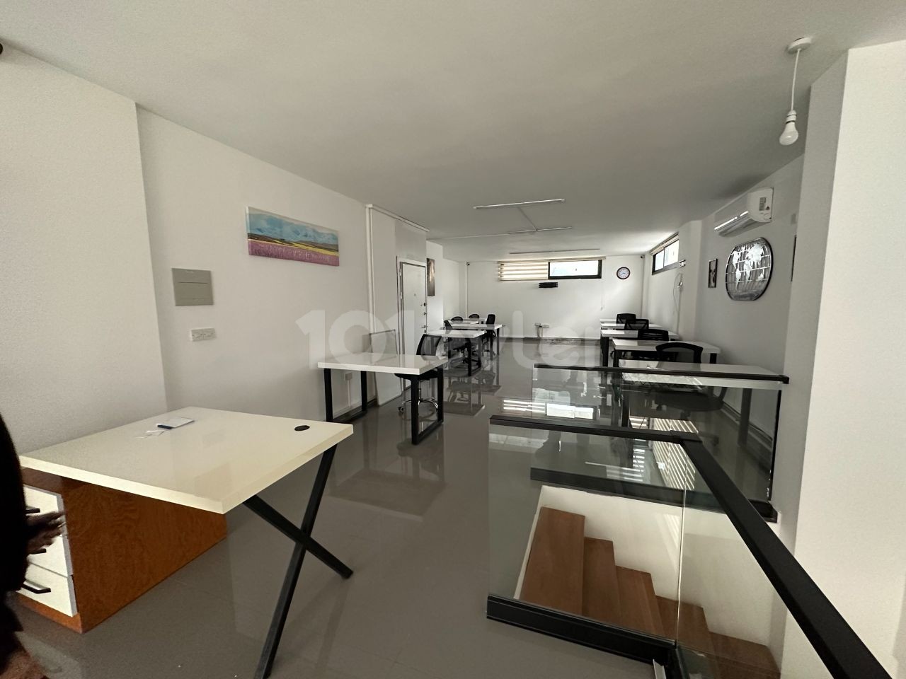 FURNISHED FURNISHED SENDE KATLI SHOP WITH OFFICE PERMIT IN THE CENTER OF GİRNE