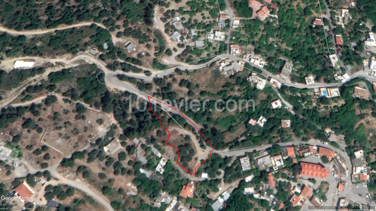 LAND FOR SALE AT BAŞPINAR NEAR THE ROAD - LAPTA OF KYRENIA, 2486 m2 LAND FOR SALE (90% CLOSED CONSTRUCTION COEFFICIENT, 3 FLOOR PERMIT), ROAD READY, PROJECT PERMITTED