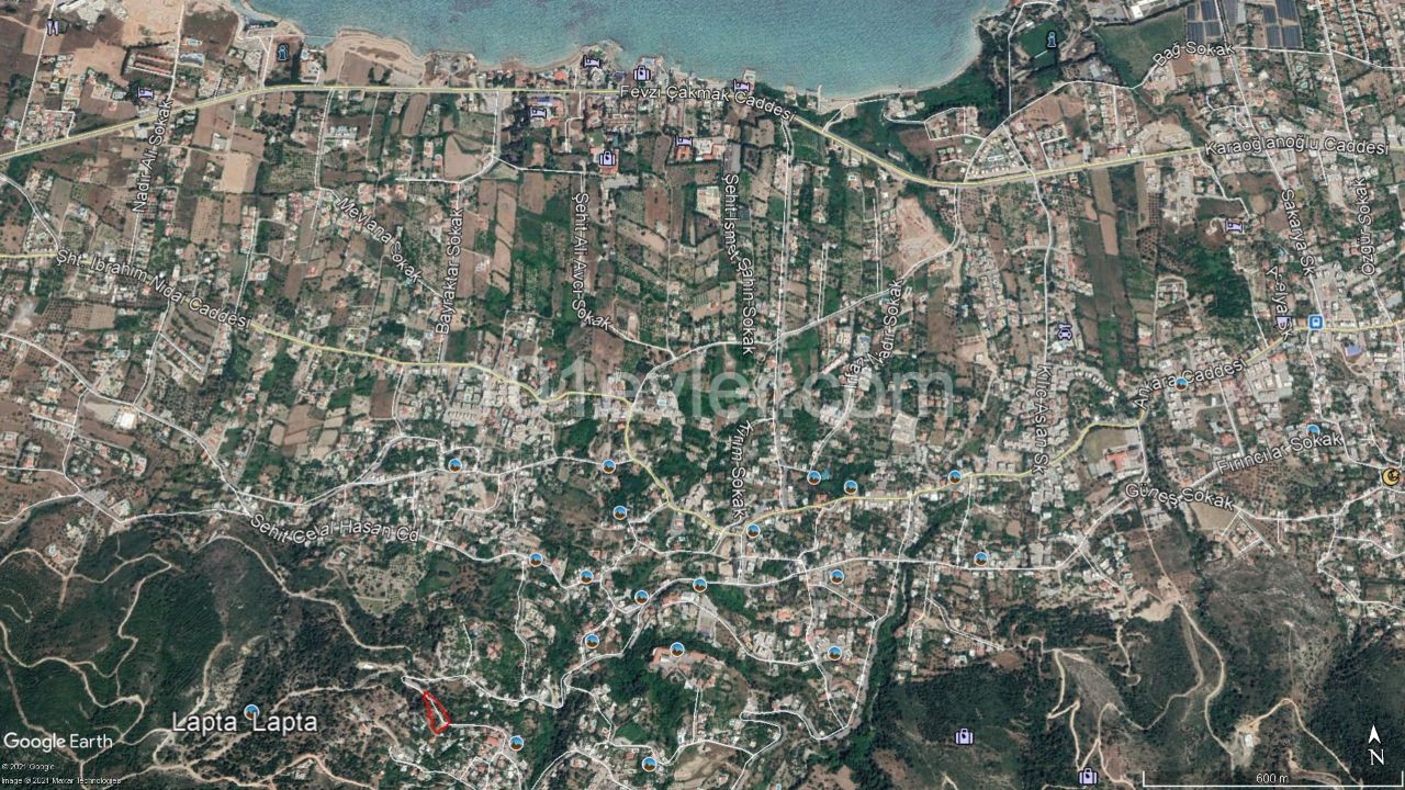 LAND FOR SALE AT BAŞPINAR NEAR THE ROAD - LAPTA OF KYRENIA, 2486 m2 LAND FOR SALE (90% CLOSED CONSTRUCTION COEFFICIENT, 3 FLOOR PERMIT), ROAD READY, PROJECT PERMITTED