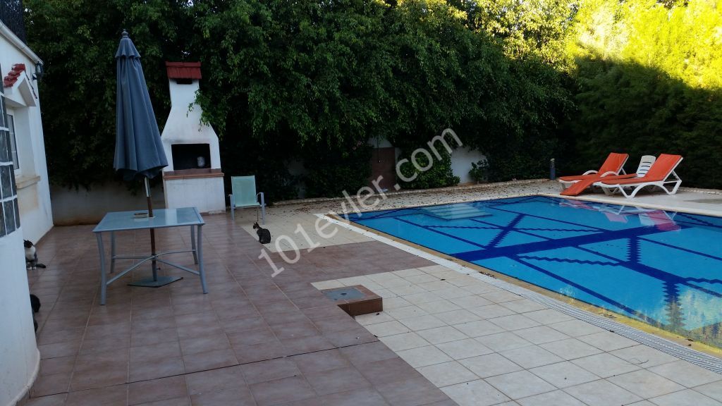 5 bed Lux Villa with private pool  in ISKELE town