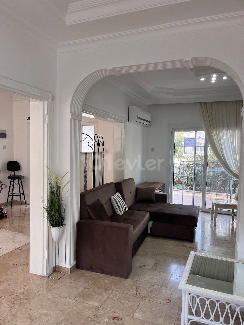 4-Bett-Plus-Penthouse-Lux-Villa. Eigener Pool