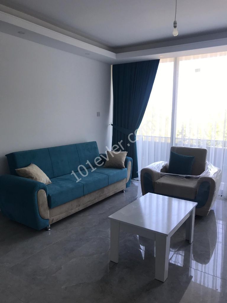 Lapta'da havuzlu lüks site içerisinde 1+1 sıfır full eşyalı daire !