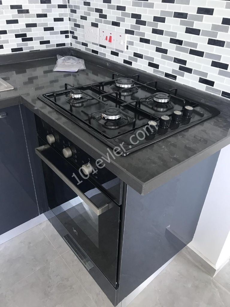 Lapta'da havuzlu lüks site içerisinde 1+1 sıfır full eşyalı daire !