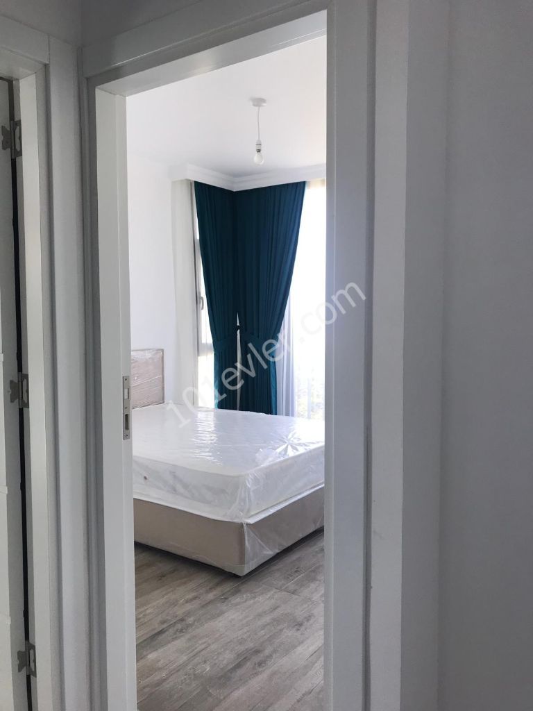 Lapta'da havuzlu lüks site içerisinde 1+1 sıfır full eşyalı daire !