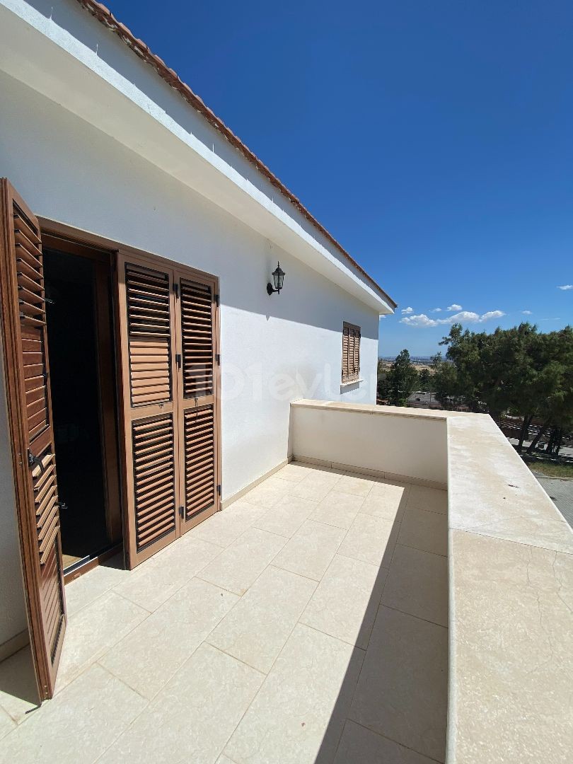 Luxury villa for sale - Panoramic mountain and city views, spacious rooms, terrace and well-maintained garden ** 