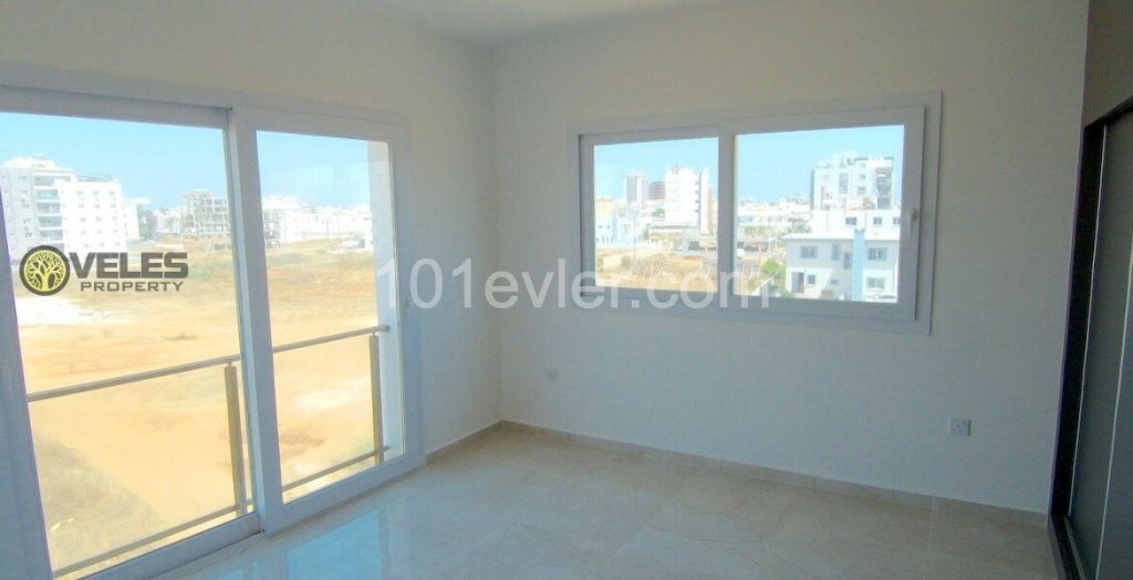 SA-223 Apartment near shopping center