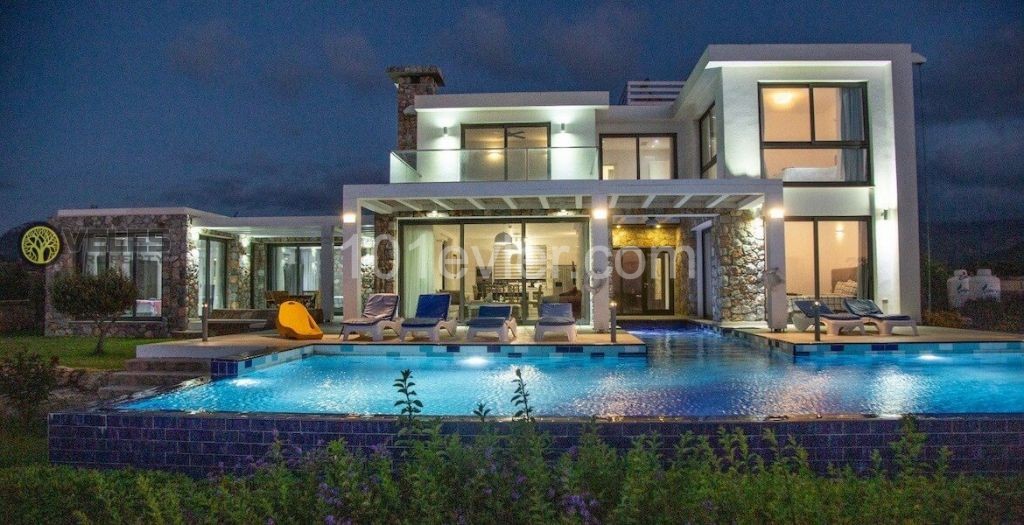 SV-505 Unique villa with a private bay