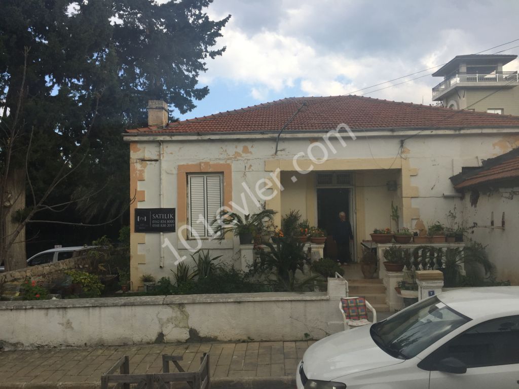 Detached House For Sale in Aşağı Girne, Kyrenia