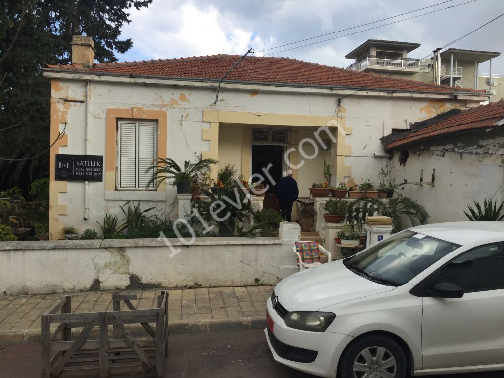 Detached House For Sale in Aşağı Girne, Kyrenia