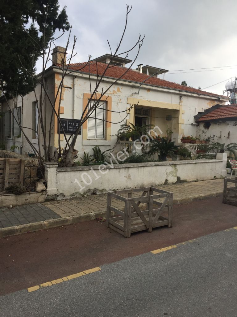 Detached House For Sale in Aşağı Girne, Kyrenia