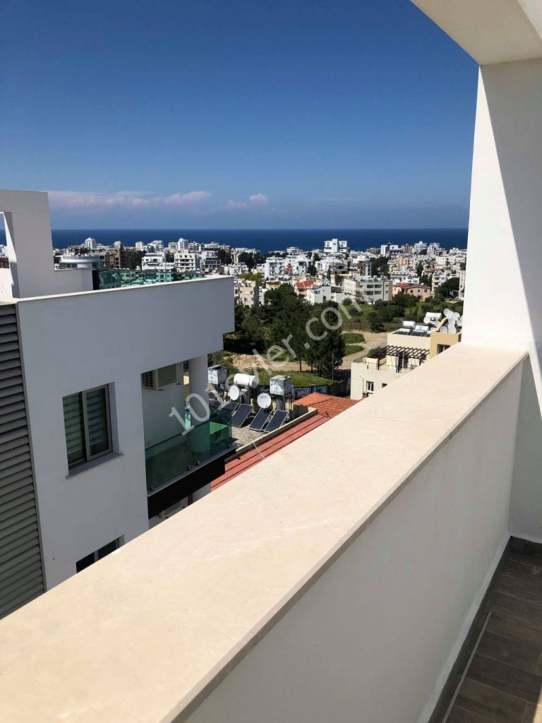 GİRNE MERKEZ DE MUHTEŞEM MANZARALI KİRALIK 3+1 PENTHOUSE