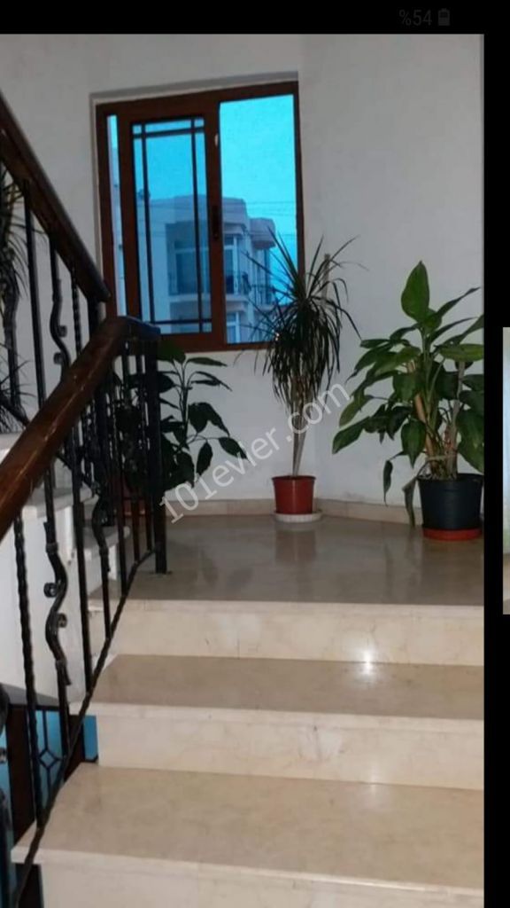 GİRNE MERKEZ BARIŞ PARKI ÇEVRESİ ANA CADDE ÜZERİNDE SATILIK 3+1 DAİRE