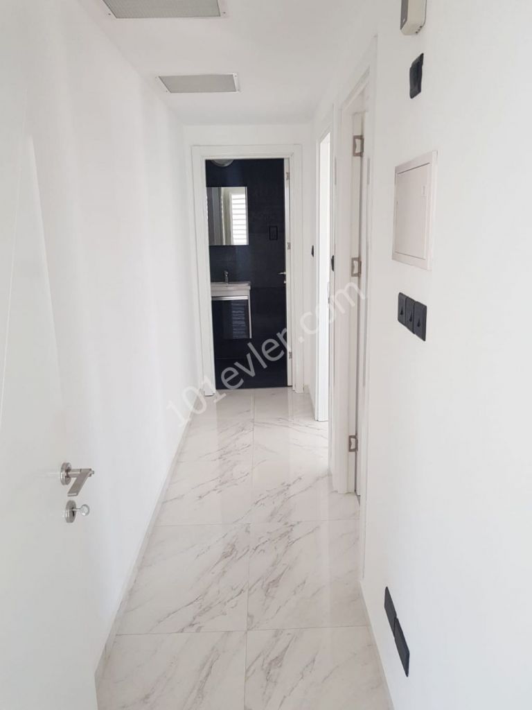 GİRNE MERKEZ DE MUHTEŞEM DENİZ MANZARALI KİRALIK LÜX 3+1 PENTHOUSE