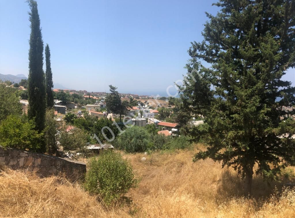 Residential Zoned Plot For Sale in Arapköy, Kyrenia