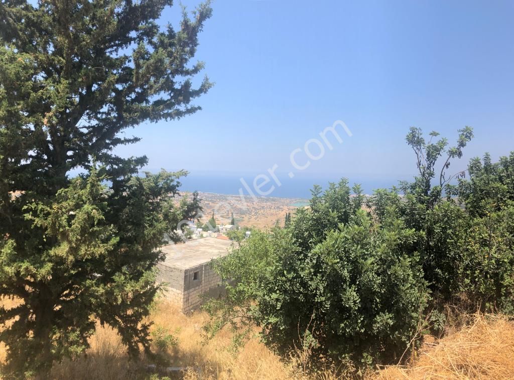 Residential Zoned Plot For Sale in Arapköy, Kyrenia