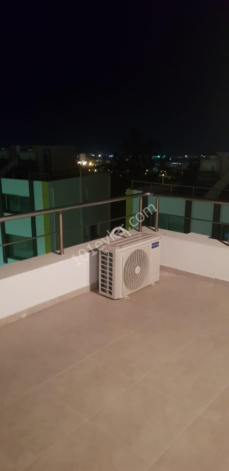 Girne merkeze  yakın 3+1 full eşyalı havuzlu villa