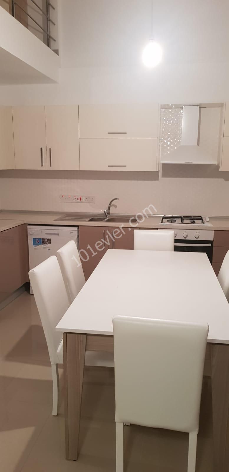 Girne merkeze  yakın 3+1 full eşyalı havuzlu villa