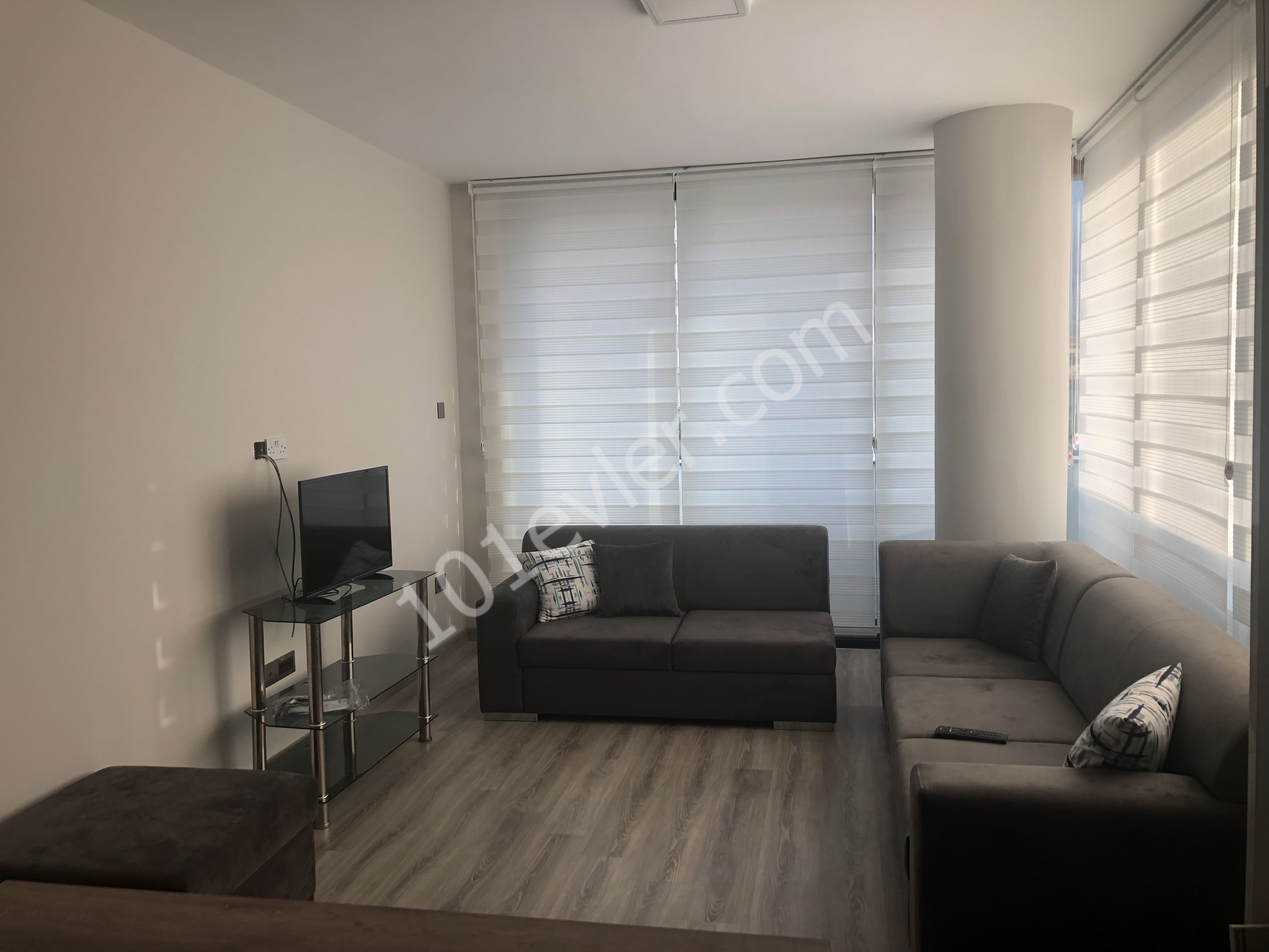 Girne merkezde lüx residance da kiralık 2+1 daire 