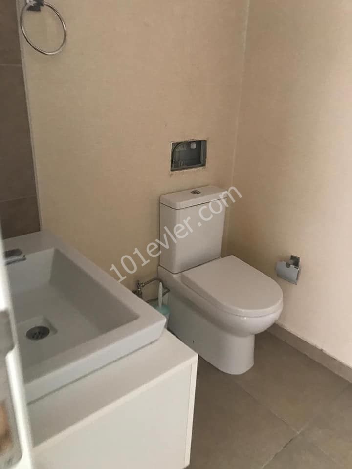 Girne  merkezde 2+1  residance  daire internet ve aidat dahıl