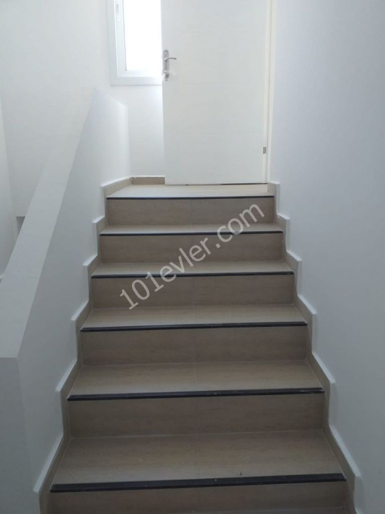 Flat To Rent in Alsancak, Kyrenia