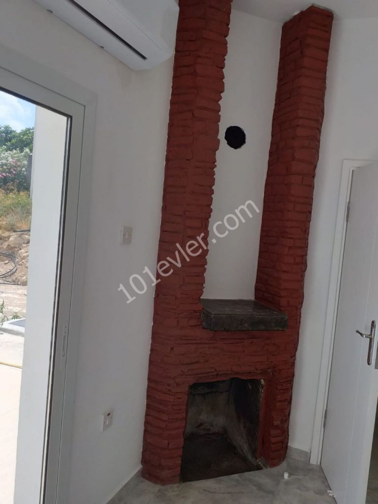 Girne Karaoğlanoğlunda Denize   Sıfır Kiralık 1+1 Ev 