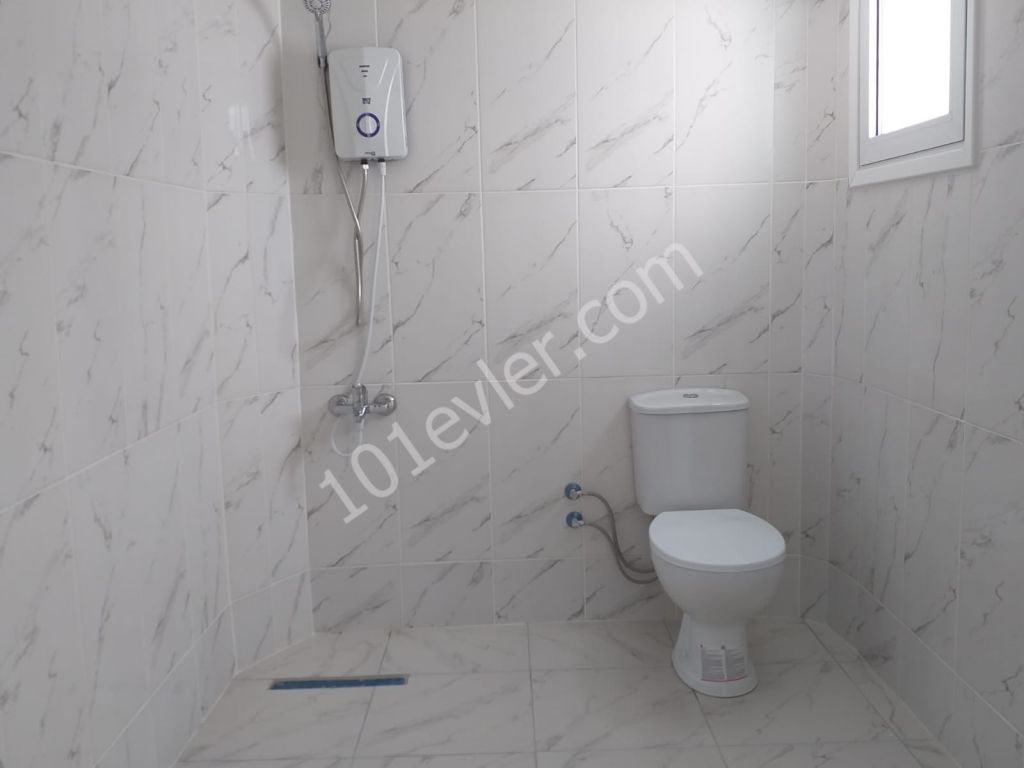 Girne Karaoğlanoğlunda Denize   Sıfır Kiralık 1+1 Ev 