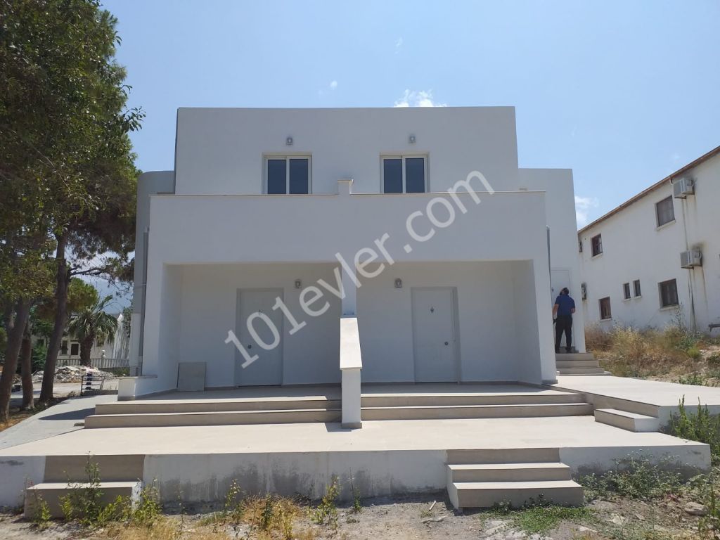 Girne Karaoğlanoğlunda Denize   Sıfır Kiralık 1+1 Ev 