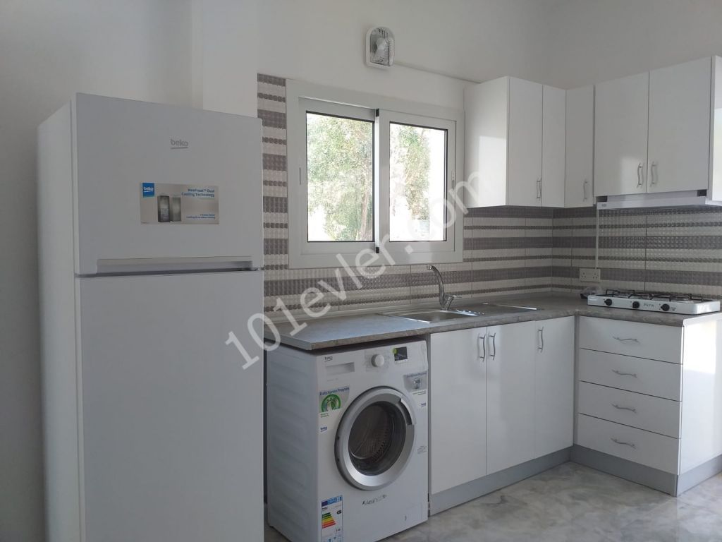 Girne Karaoğlanoğlunda Denize   Sıfır Kiralık 1+1 Ev 