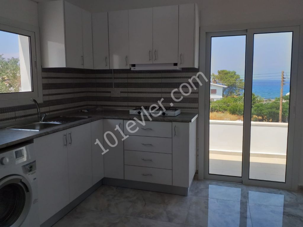 Girne Karaoğlanoğlunda Denize   Sıfır Kiralık 1+1 Ev 