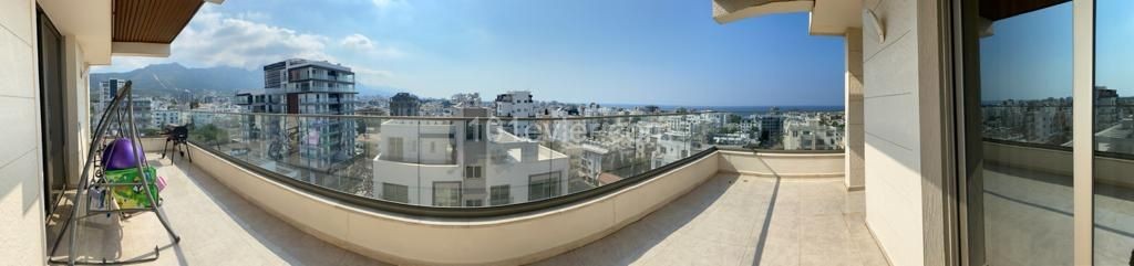 Voll möbliertes Penthouse zum Verkauf im Zentrum von Kyrenia ** 