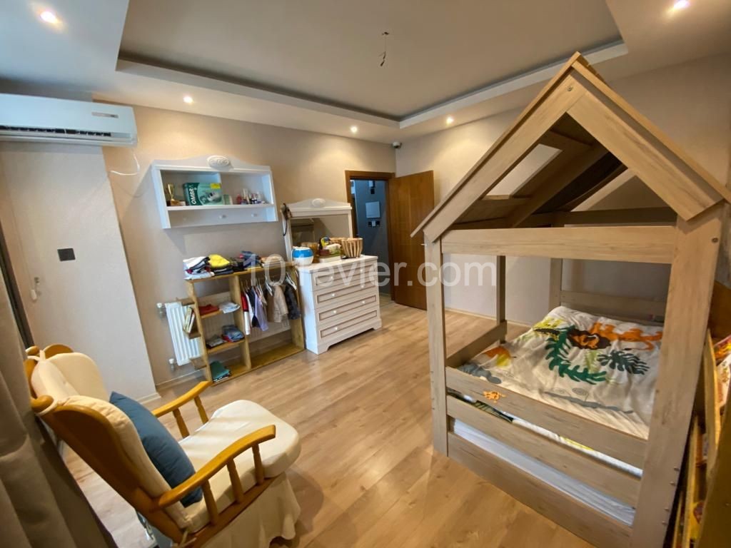 Girne merkezde SATILIK  full eşyalı Penthouse