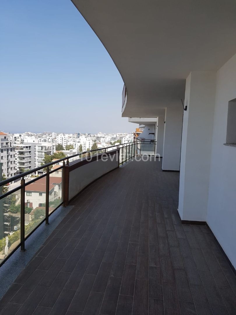 LUXURY fully furnished 4+1 Apartment FOR RENT in the center of Kyrenia ** 