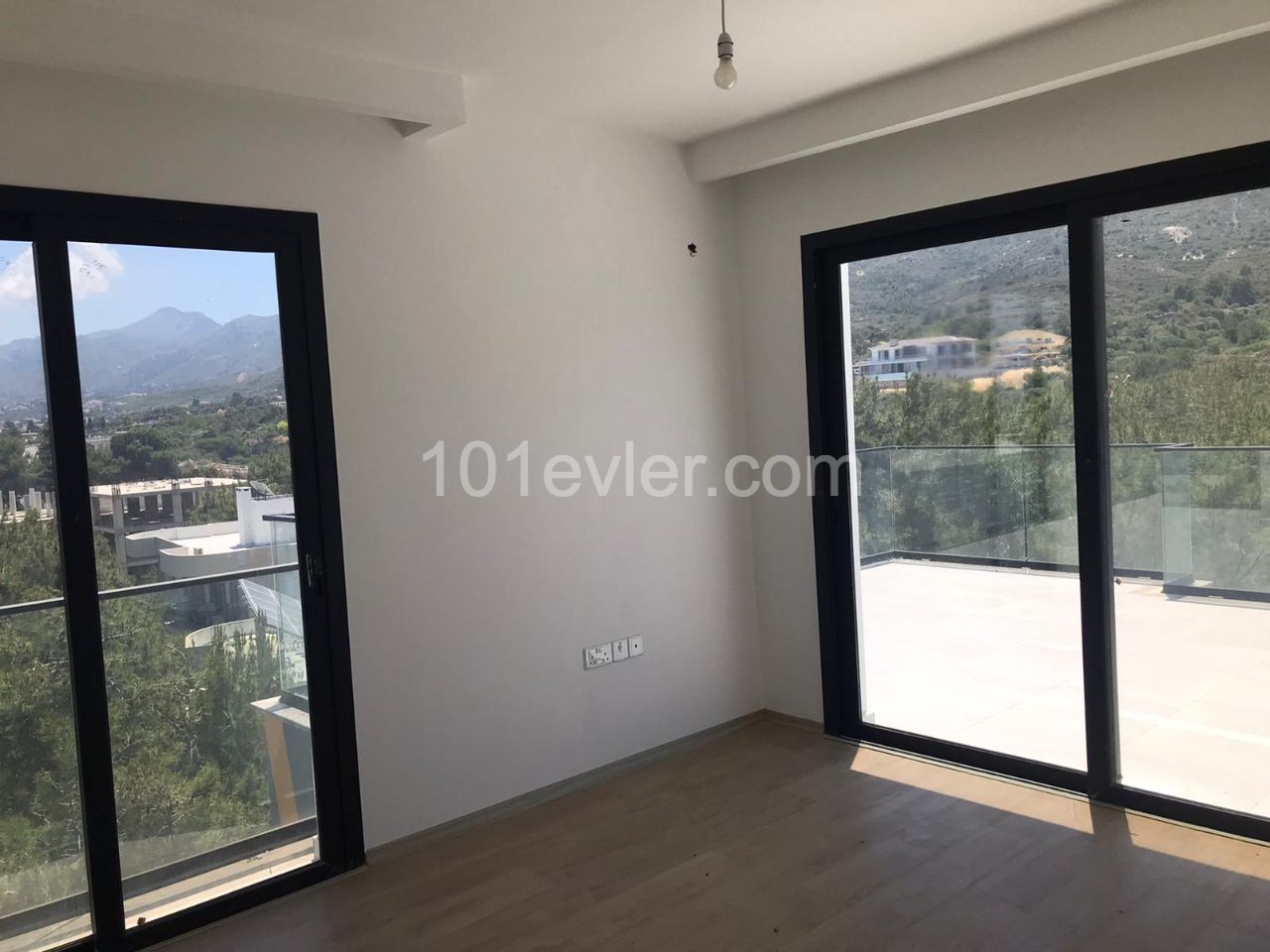 2+1 Penthouse FOR SALE in the Center of Kyrenia ** 