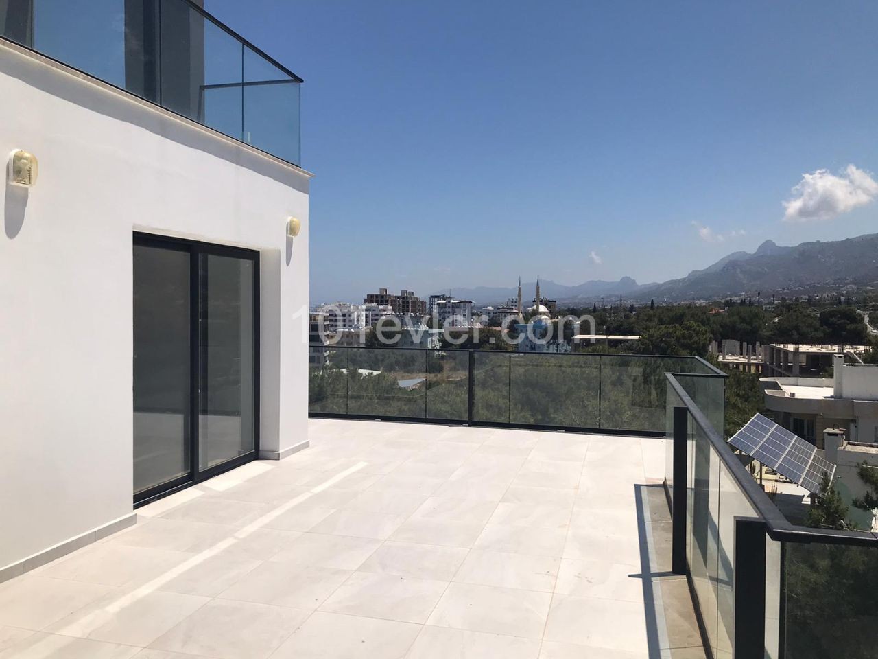 2+1 Penthouse FOR SALE in the Center of Kyrenia ** 