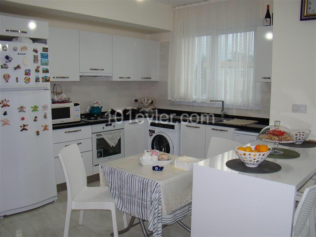 3+1 Türkische Kokanli Wohnung im Zentrum von Kyrenia zu verkaufen ** 