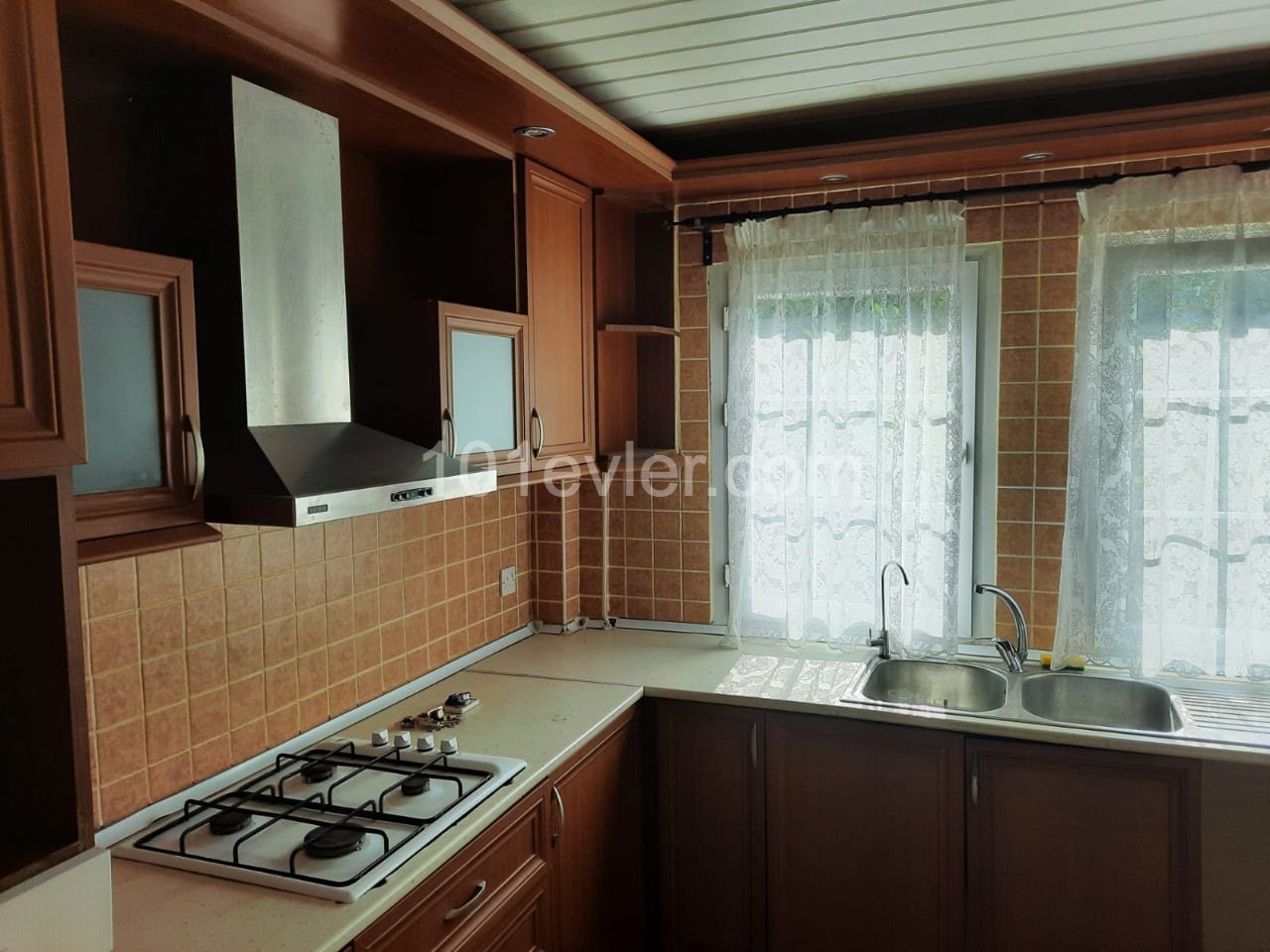 Edremit'te 7 odalık KİRALIK Villa