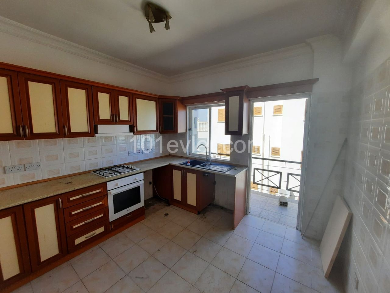 3 + 1 Apartments FOR SALE in the Center of Kyrenia ** 